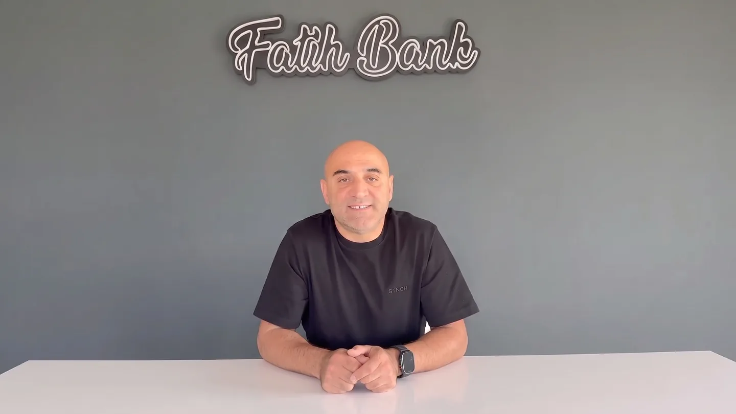 Fatih Usta, Fatih Bank ofisinde